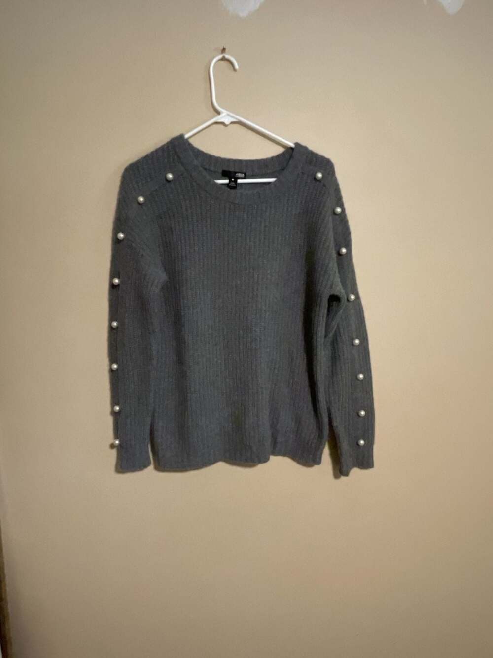 Aqua Cashmere Pearl-Embellished Crewneck Sweater Size M Gray Ribbed Knit